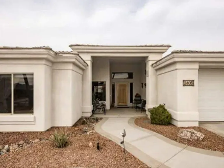 2405 Jamaica Blvd S — Photo 3