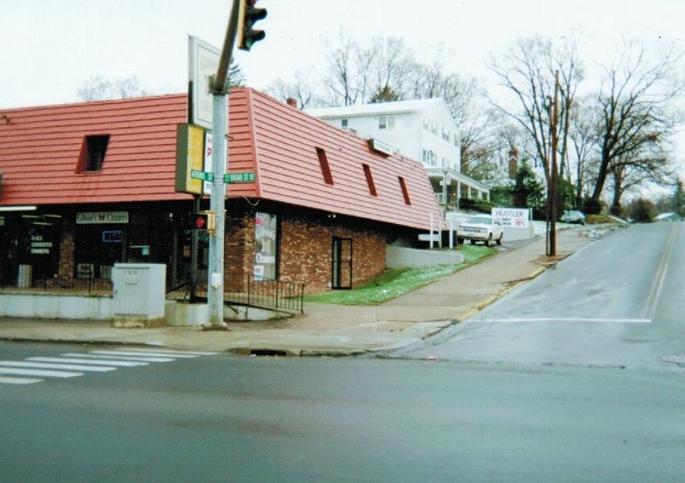 2nd image of 975 Broad St