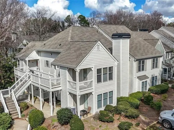 909 Hollyfax Cir, Sandy Springs, GA 30328