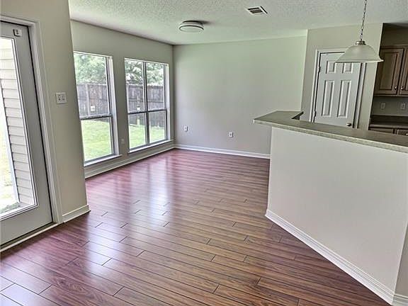 3rd image of 752 Simpson Way