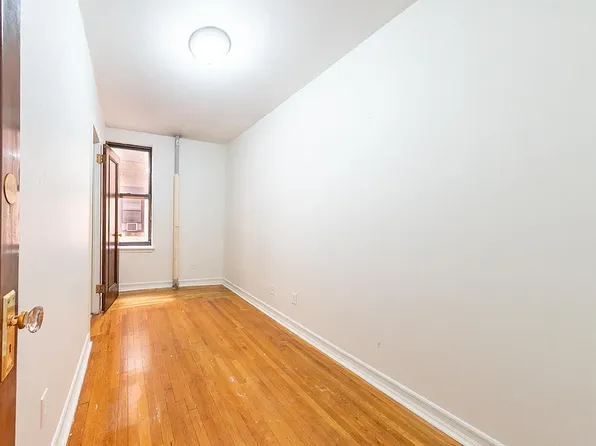 940 Street Nicholas's Avenue image 12 of 16