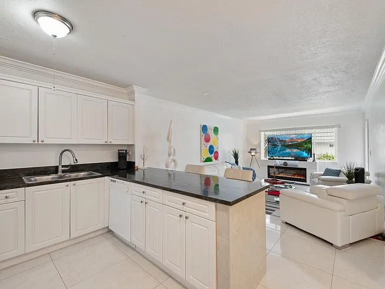 2581 N Garden Dr #206 — Photo 9