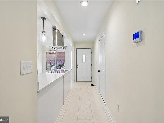 4th image of 5097 Columbia Rd #1618