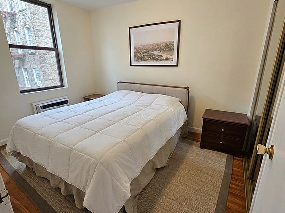 4th image of 335 1st Ave APT 3R