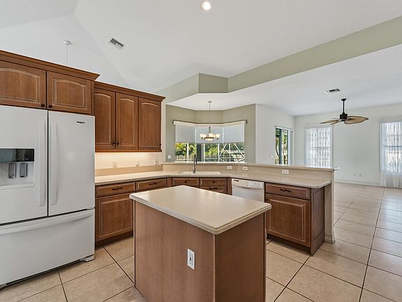 3rd image of 1112 SE Strathmore Drive
