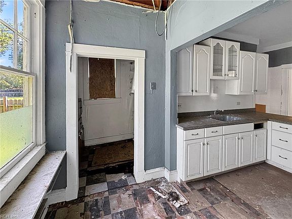 4th image of 218 Tappan Ave