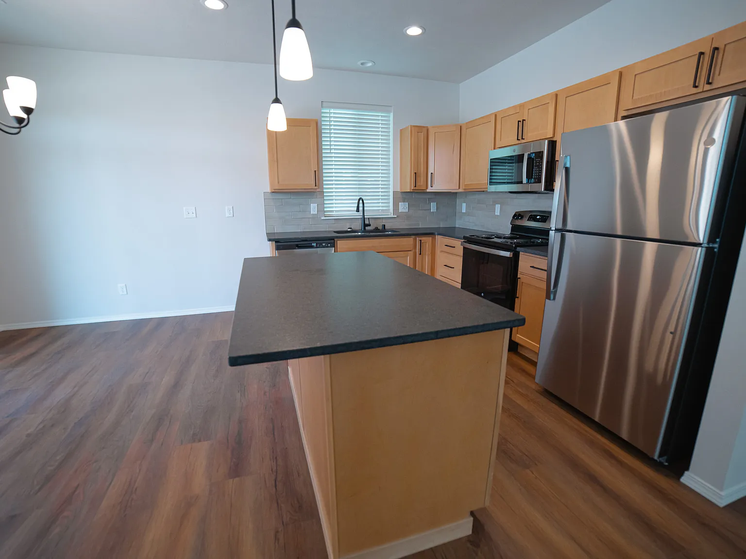 3 bed, 2.5 bath, 1770 sqft, $2,755 — Photo 2