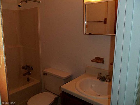 5th image of 4600 Hardy Ct APT B