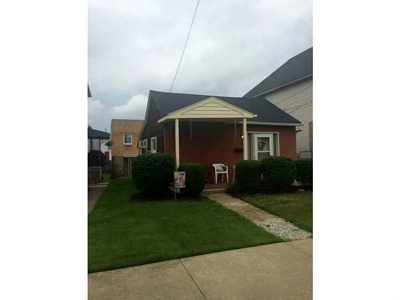 306 Franklin Ave photo 1