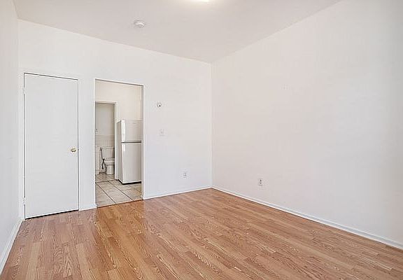 5th image of 172 E 104th St APT 4A