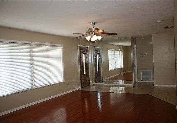 LIVING ROOM 2_7984108689_m