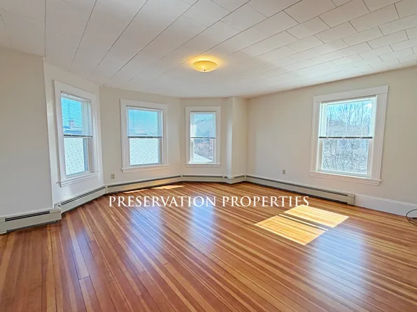 607 Washington St APT 3, Newton, MA 02458