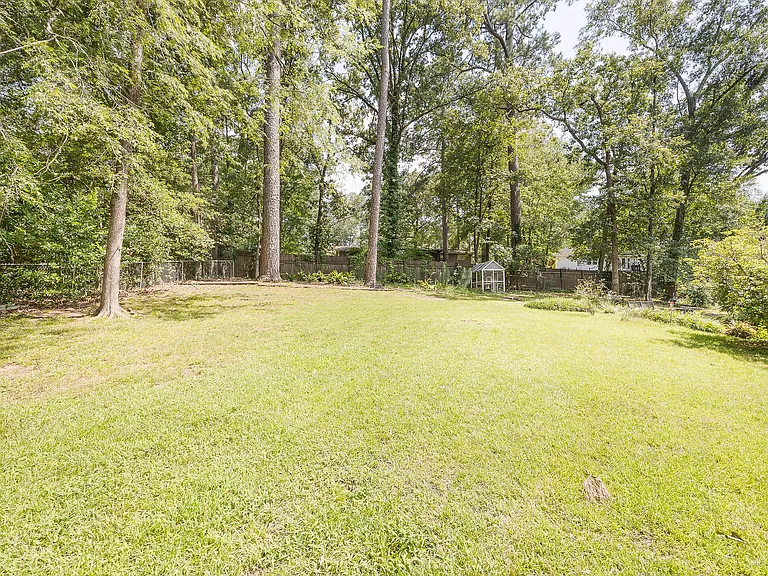1835 Hillview Dr — Photo 32