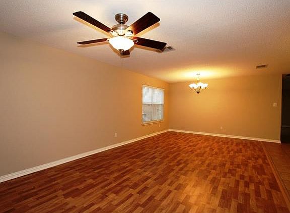 5th image of 2001 Parksville Way