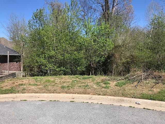 1st image of 1738 N Knollcrest Cir