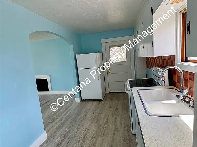 1640 Sampson St — Photo 16