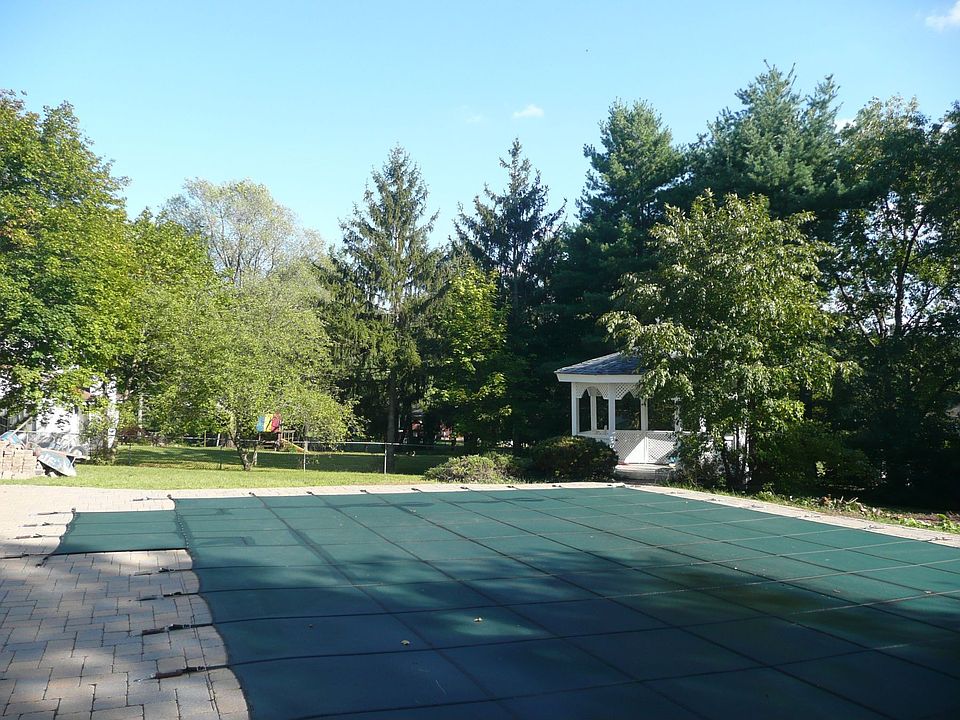 2nd image of 4 Eton Rd