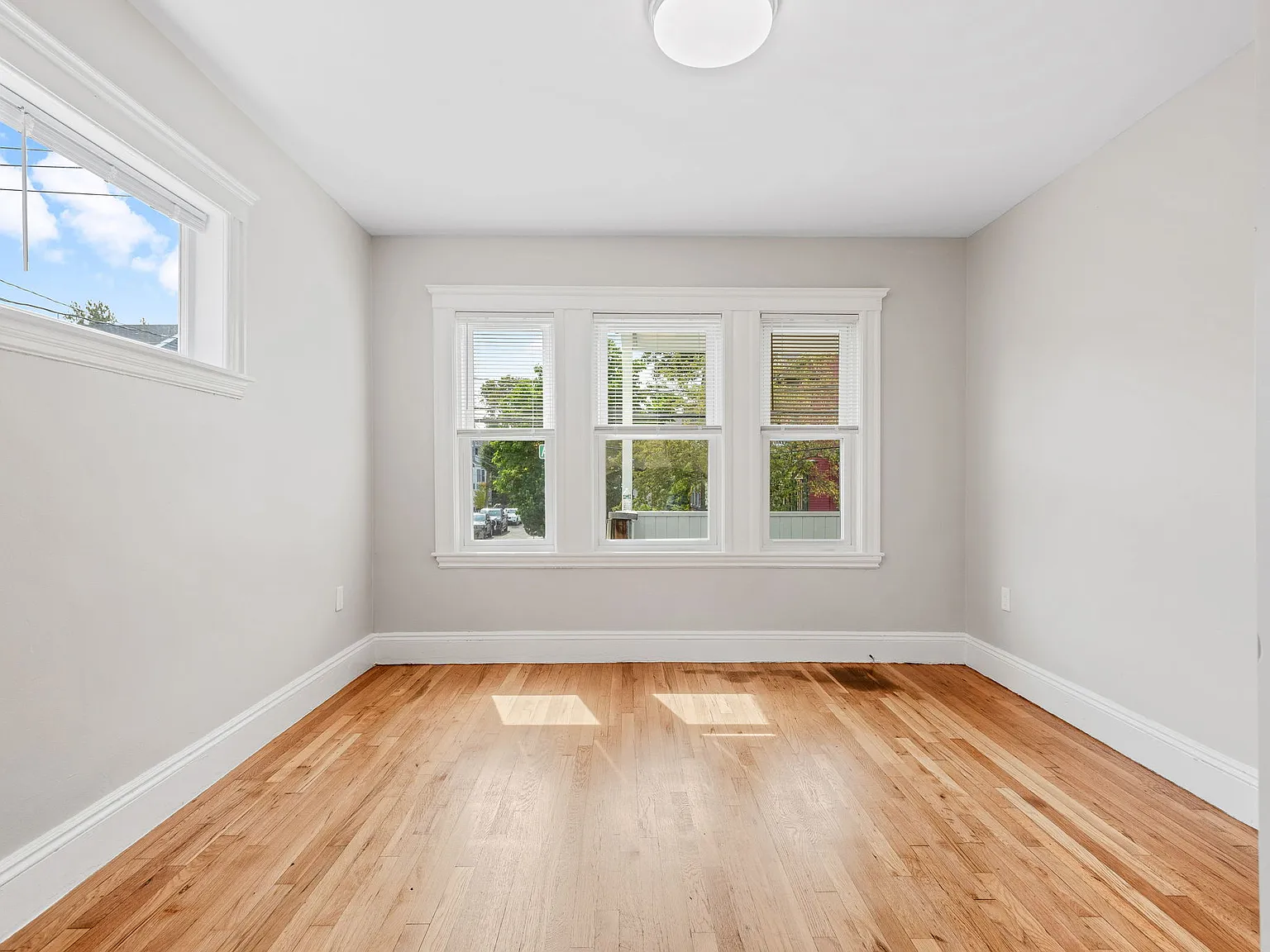 2 bed, 900 sqft, $2,450 — Photo 3