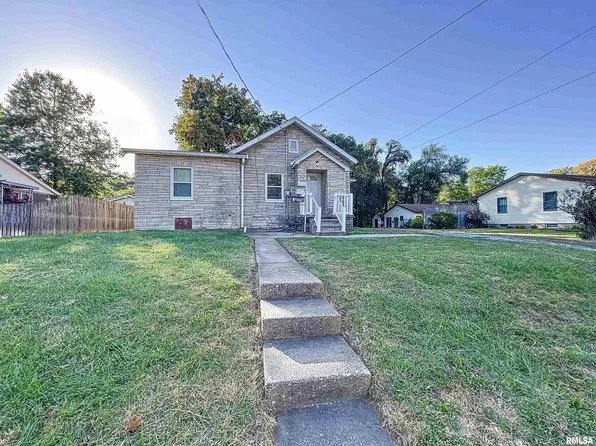 3001 44th St, Moline, IL 61265