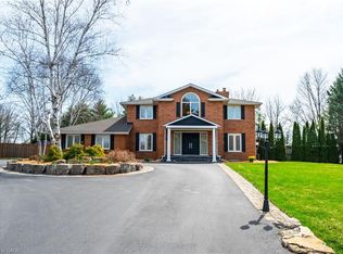 24 John Martin Cres, Hamilton, ON L8B 0Z9