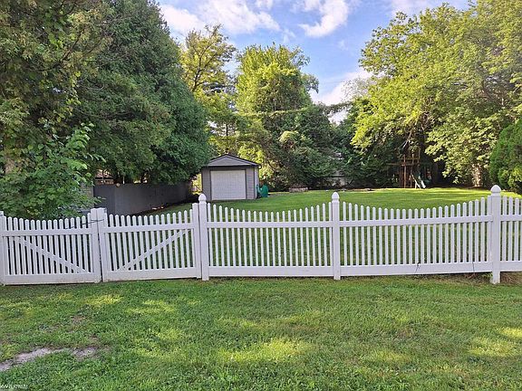 5th image of 7420 Birchcrest Rd