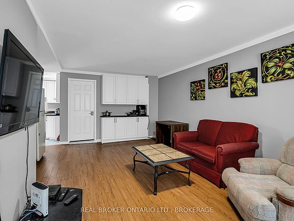 4th image of 303 Guy St