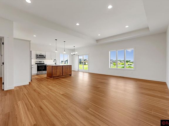 4th image of 112 Peregrine Ave