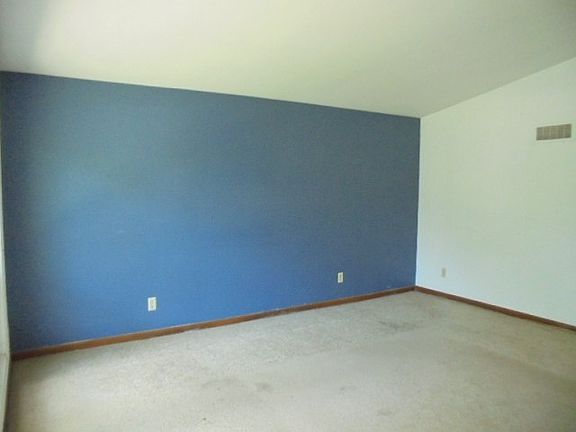 2nd image of 1384 Jeffery St