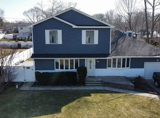 50 Westbury St, East Islip, NY 11730
