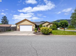 335 Weaver Ave, Myrtle Creek, OR 97457