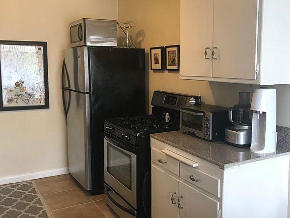4th image of 1427 N Fuller Ave APT 6