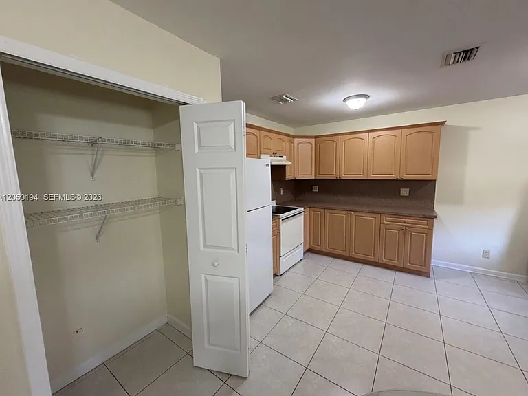 2227 Monroe St #6 — Photo 7