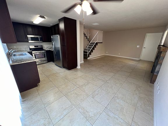 4th image of 523 Hart Dr Unit 14