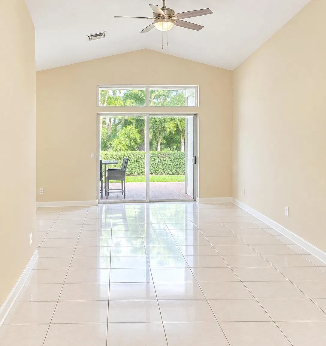3 bed, 2.0 bath, 1921 sqft, $3,400 — Photo 3