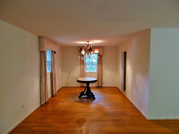 2nd image of 370 Park St NE