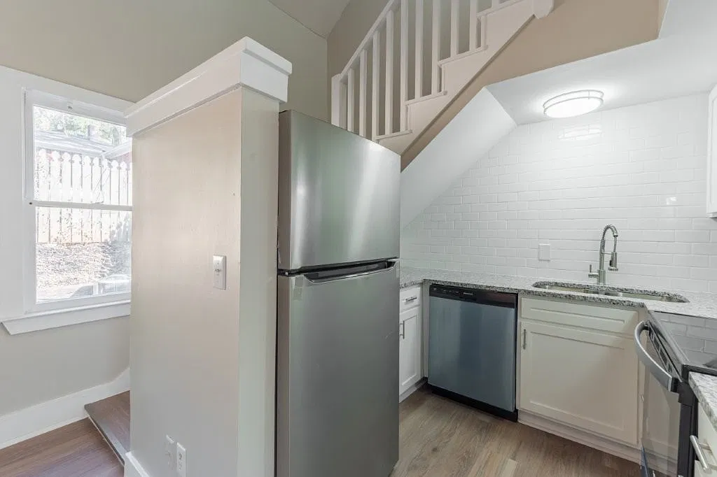 2 bed, 850 sqft, $1,350 — Photo 4