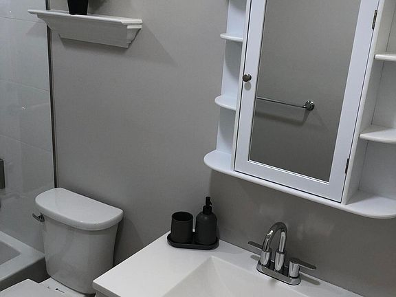 5th image of 1036C Aberdeen Drive