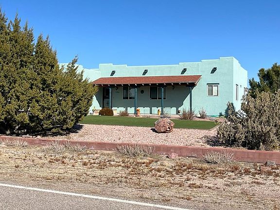 3rd image of 746 S Tejon Ave