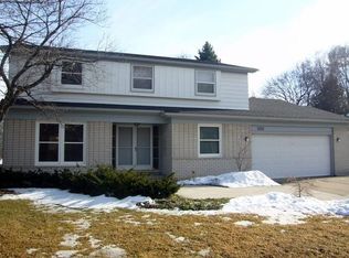 30485 Old Stream Cir, Southfield, MI 48076
