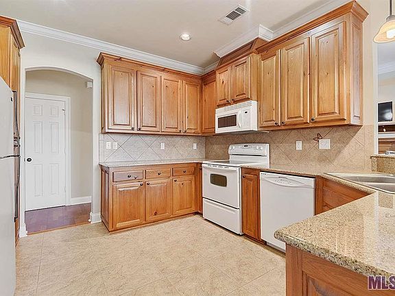 3rd image of 4212 Roseland Dr