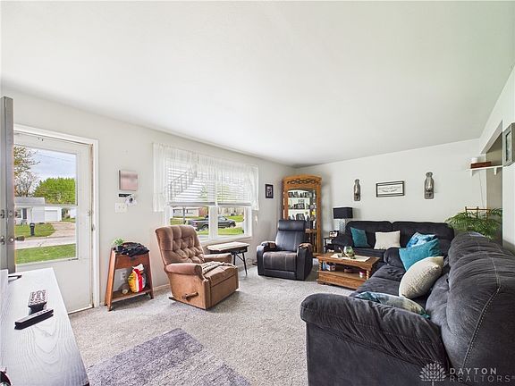 3rd image of 251 Marion Dr