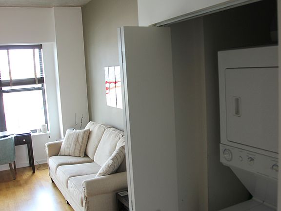 5th image of 1122 W Catalpa Ave APT 611