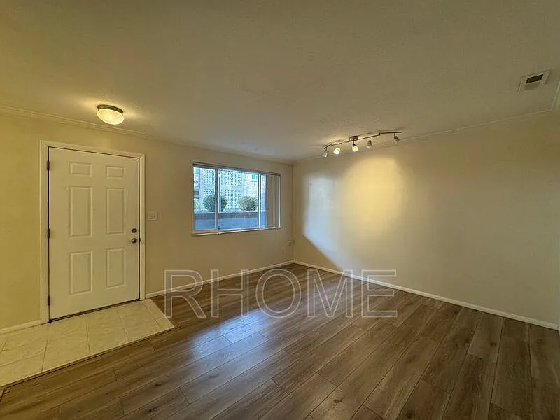 2 bed, 1.0 bath, 750 sqft, $1,349 — Photo 3