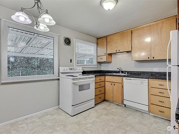 3rd image of 8518 33rd Avenue S