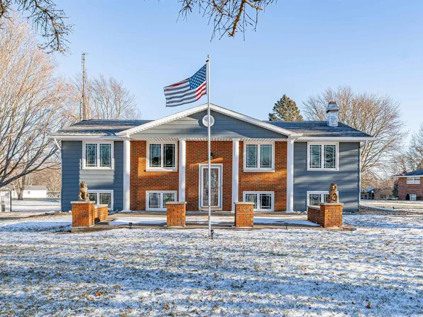 505 Pinecrest Dr, Mason City, IL 62664