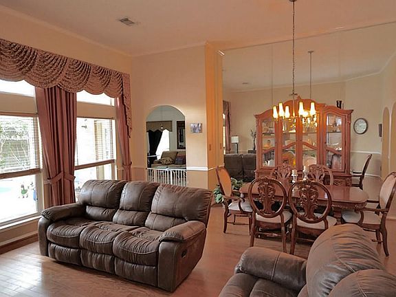 Welcome your friends and family to your new home in this spacious entry.