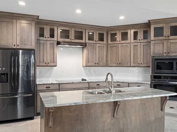 5th image of 213 Markie Dr