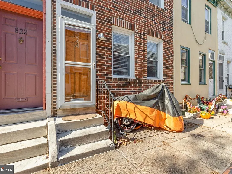 824 N Judson St — Photo 22