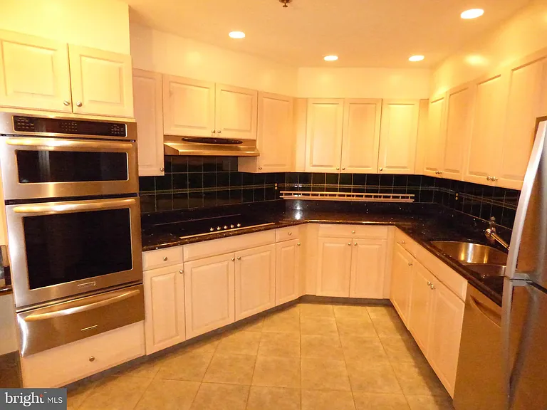 1401 N Oak St #G4 — Photo 6