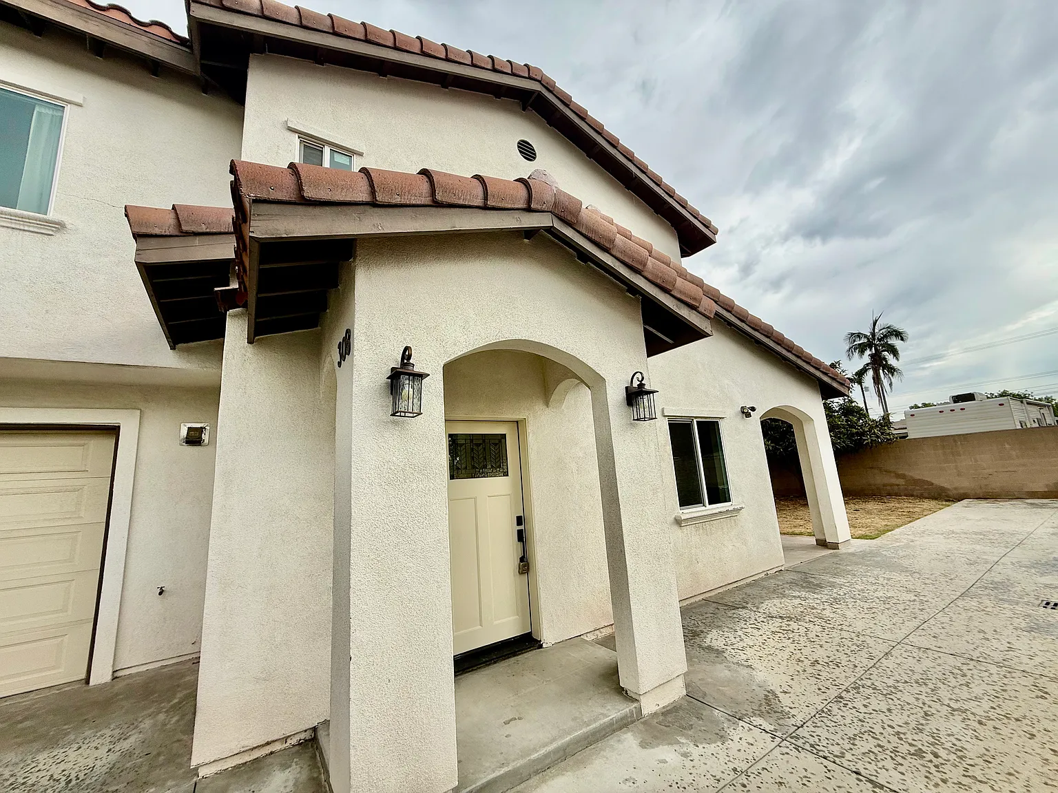 4 bed, 3.5 bath, 2023 sqft, $3,500 — Photo 2